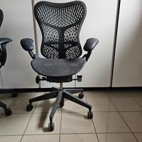 poltroncina Hermann Miller Mirra 2