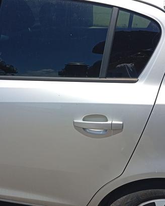 OPEL CORSA 2010 PORTA POSTERIORE SX