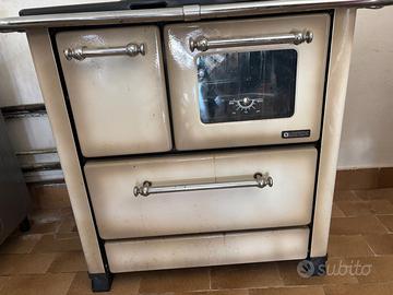Cucina a legna La Nordica con forno in ghisa