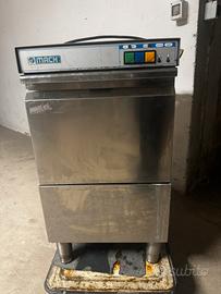 Lavastoviglie professionale