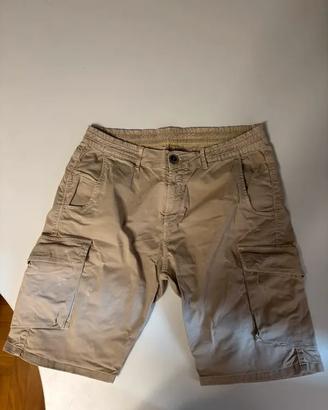 Pantaloncini beige corti