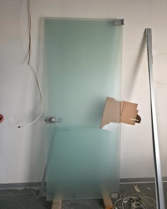 Porta in vetro con sopralluce
