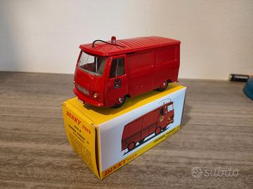 Dinky Toys Peugeot J7 n° 570 P 1/43 Atlas