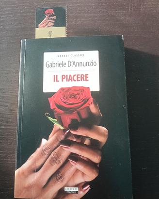 Il piacere libro con segnalibro  D'Annunzio 