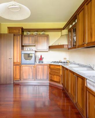 Cucina in legno massello