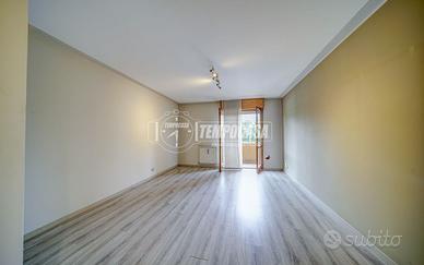 GALLARATE - TRILOCALE CON BOX E CANTINA