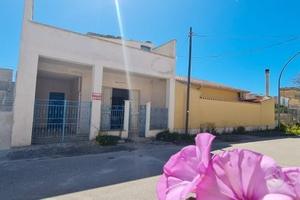 Selinunte casa ind. 4 vani con veranda coperta