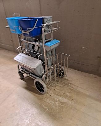 carrelli per pulizie