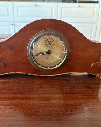Orologio Mercedes in legno, Meccanico