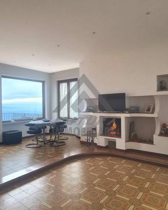 Appartamento di 150 m² con 4 locali a Sorrento
