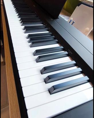 pianoforte Yamaha p143