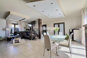 Villa di recente costruzione libera su 4 lati in c