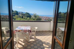 Casa Lux: Tra Verde e Mare