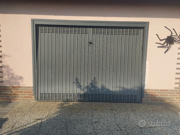 Porta basculante box in lamiera 