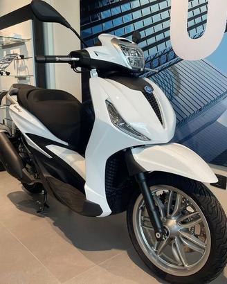Piaggio Beverly 310 BIANCO LUNA - NERO COSMO