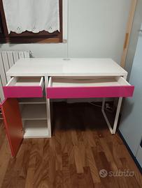 scrivania  con sedia