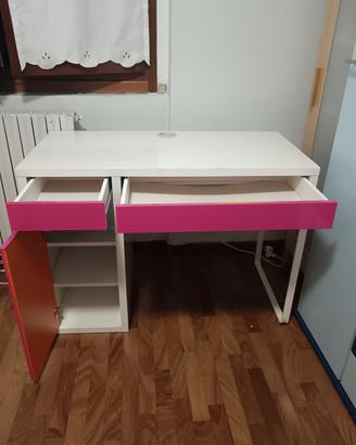 scrivania  con sedia
