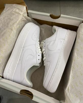 Nike Air Force 1 07 Classic Low-Top 37.5