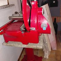 Affettatrice manuale con piedistallo