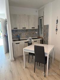 MONOLOCALE A MANFREDONIA