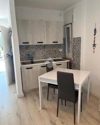MONOLOCALE A MANFREDONIA