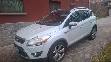 Auto suv 4x4 Ford kuga