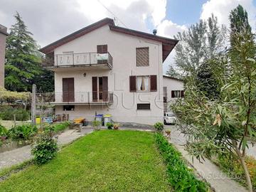 Casa indipendente di 300 m² con più di 5 locali e 