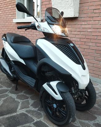 piaggio MP3 300