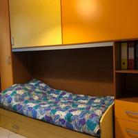 Cameretta ponte con due letti e materassi