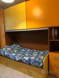 Cameretta ponte con due letti e materassi