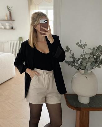 Pantaloncini beige effetto pelle
