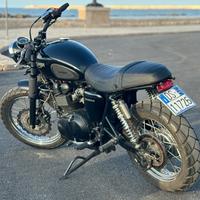 Triumph t900