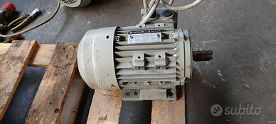 1 motori elettrico trifase 90 electro adda