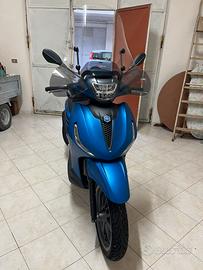 Piaggio Beverly 300 S 2025 -379 km pari al nuovo
