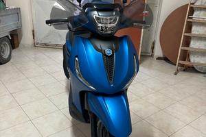 Piaggio Beverly 300 S 2025 -379 km pari al nuovo