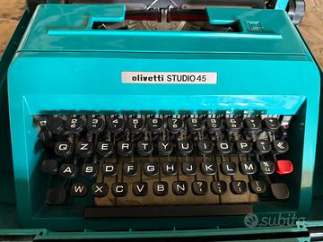 Macchina da scrivere Olivetti 45