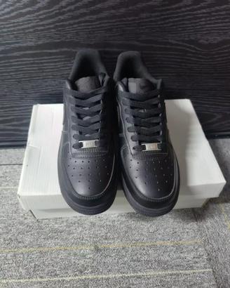 Nike Air Force 1 nere, taglia 40