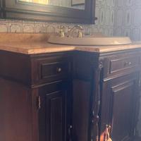 Bel mobile bagno, in elegante stile classico