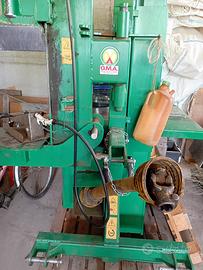 Sega OMA con spaccalegna e nastro