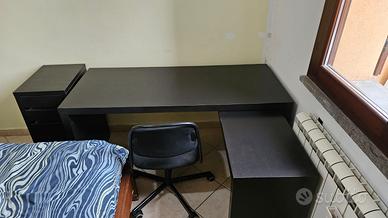 scrivania ikea con cassettiera