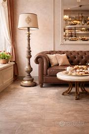 Lampada da terra scenografica in legno massello  