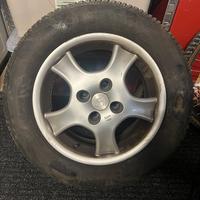 4 Gomme Invernali 195/65 R15 (con cerchi)