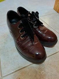 Scarpe stringate con tacco