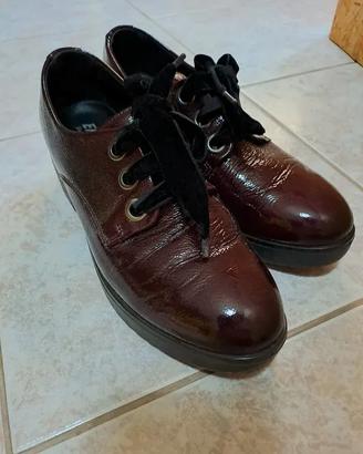 Scarpe stringate con tacco