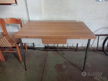 tavolo  da cucina e  sedie