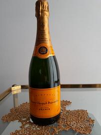 1 Franciacorta Saten e 3 Veuve Cliquot Yellow 2001