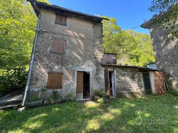 CASA SEMINDIPENDENTE A PESCAGLIA