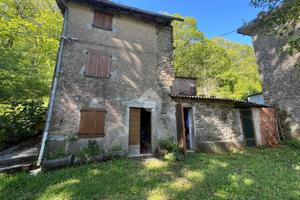 CASA SEMINDIPENDENTE A PESCAGLIA