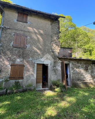 CASA SEMINDIPENDENTE A PESCAGLIA