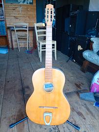 Chitarra acustica antica della prima meta del 900